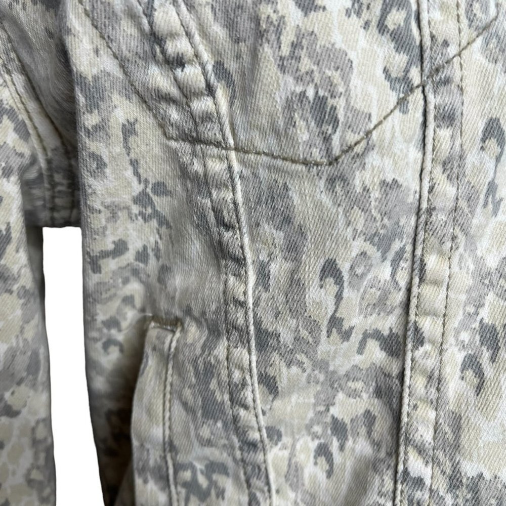 Free People Grey Cream Camo Denim Jean Jacket Fitted Cropped Size Small - Picture 3 of 8